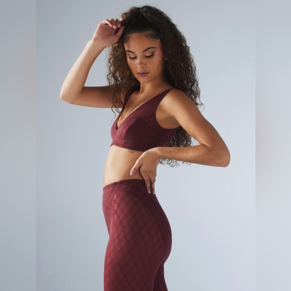 NWT SAVAGE X FENTY PEAK PERFORMANCE LOW IMPACT MESH SPORTS BRA RED COCOA - Picture 4 of 6